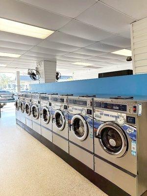 Bahia Vista Laundromat in Sarasota, Florida is a classic open-air laundromat in a friendly neighborhood offering Wash, Dry & Fold services.