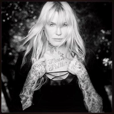 Daryl Hannah https://www.whoisleonardpeltier.info/tattooed-for-peltier-daryl-hannah/