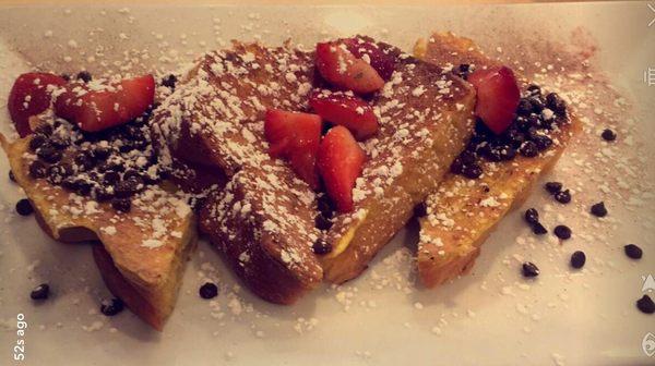 French toast with strawberries and chocolate chips