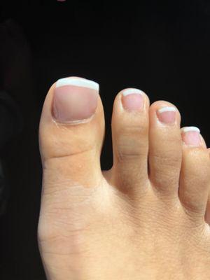 Look at the big toe just terrible foundation shaping polish please do not go here if you are in Antioch I hate this so bad