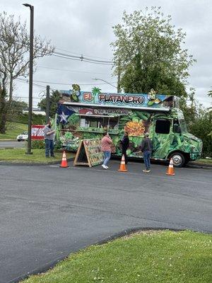 El platanero food truck now in Meriden ct  Has amazing food and great service