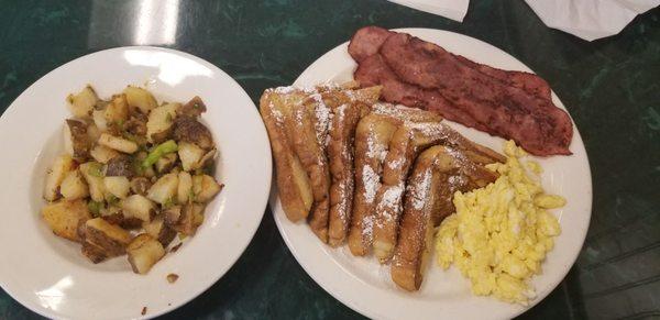 Big breakfast with turkey bacon and homefries