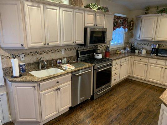 Kitchen Before Picture