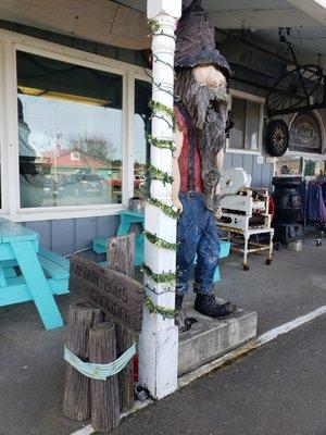 Marsh's Free Museum to the right of Captain Bob's Chowder