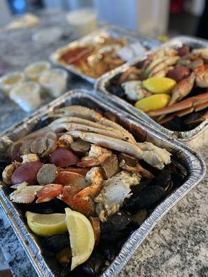 Snow crab, mussels, clams, potatoes, shrimp, linguine