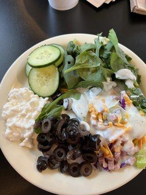 Salad bar! Lots of choices. Fresh & kept well clean