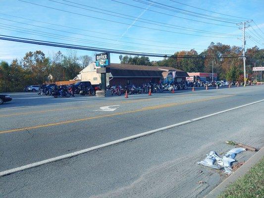 Absolutely love the place, wonderful staff super clean. We went there for their 10th annual toy run for Christmas 2021.