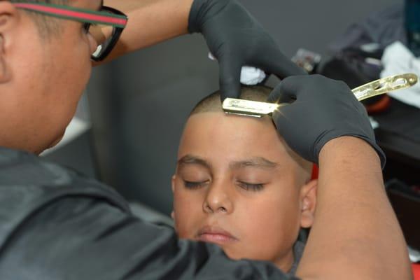 https://freshandflowbarbershop.com