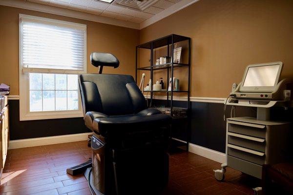 At Advanced Dermatology, Mohs and Laser Surgery Center, we offer General Dermatology, Surgical Dermatology, Mohs Surgery, and much more.