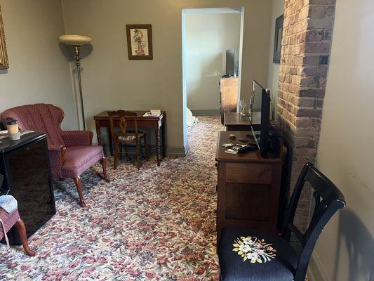 Sitting room with cozy antiques