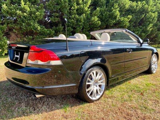 2006 Volvo C70 T5 - Clean history, heated seats, premium audio and more! Call today! 757-282-6562