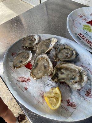 Half-Dozen oysters w/ Lemon