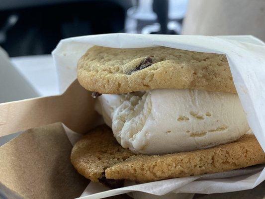 Original Cookie Sandwich with Vanilla Ice Cream