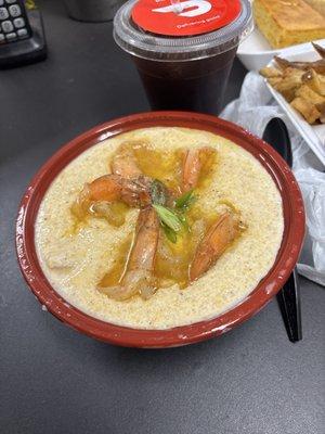 Jumbo Cajun shrimp & grits