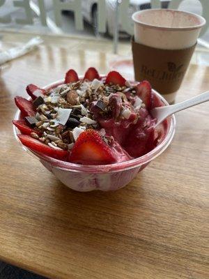 Smoothie bowl and Rose Latte