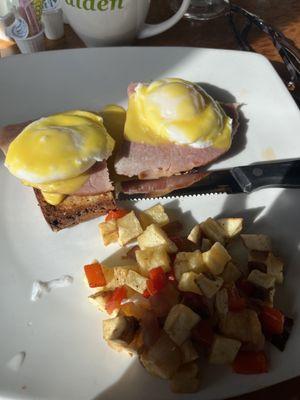 Gluten free eggs Benedict