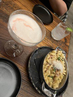 Lily Club Margarita and Mac&Cheese