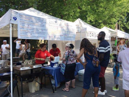 Line slowly forming @ the Cocina Azteca stall.