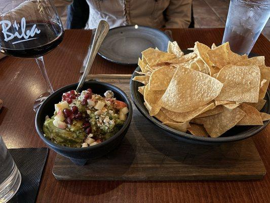 Guacamole with blue cheese and apples