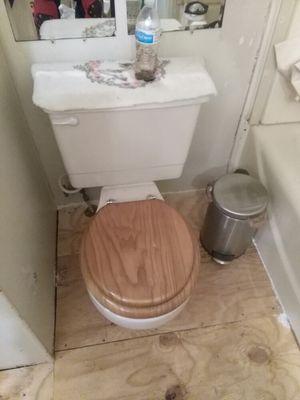 Change floor in bathroom and relevel tolit so it doesn't leak