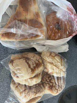 Honduran Semitas, sugar donut, and a Picó!