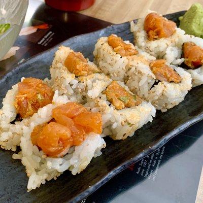 Spicy salmon cut roll. Great lavor.