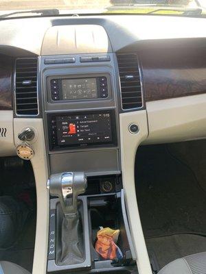 New stereo and dash kit! 2011 ford Taurus non Sony/no navigation kit.