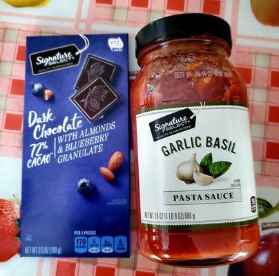 Redeemed my freebies: Signature brand Pasta Sauce (Garlic & Basil) & 72% Dark Chocolate w/Almonds & Blueberry Granulate, yum!