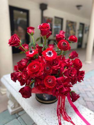 Red roses and anemones flower bouquet