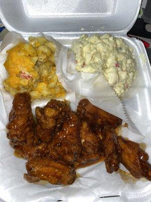 Entree plate - wings, macaroni & cheese, potato salad