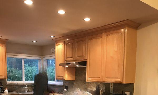 Cabinet style before reface by Fresh Face Cabinets.