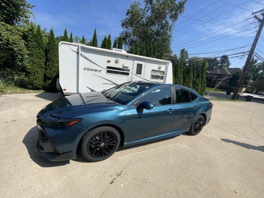 2025 Toyota Camry SE, in ocean gem