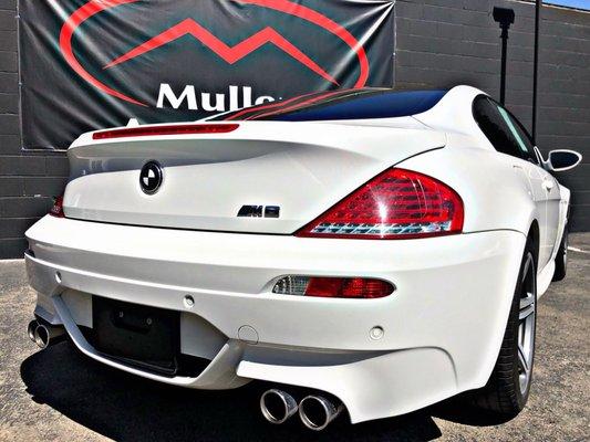 What a nice BMW M6 Real quad exhaust, carbon fiber, blue calipers! This car is amazing!