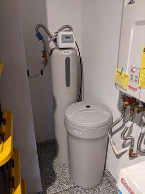 Novo water softener and salt tank