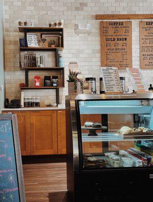 Menu, dessert case