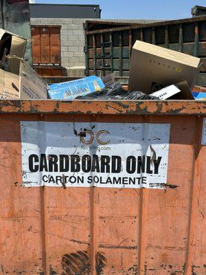 you just throw your cardboard boxes here (but flatten them beforehand!)