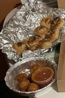 As always our favorite in the family , the delicious Garlic knots. Yummy as always and the rice balls at the bottom ... a must try item.