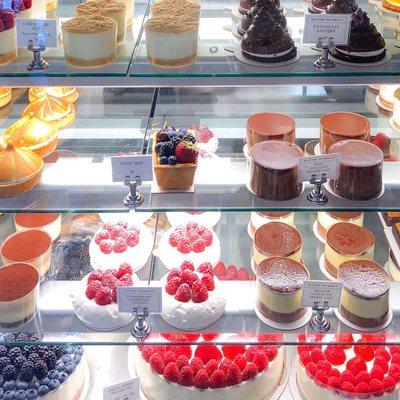 Dessert case