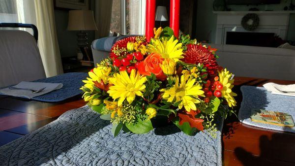 Stunning fresh Fall table arrangement.  So beautiful.  The details just top quality.   I will be using them again.