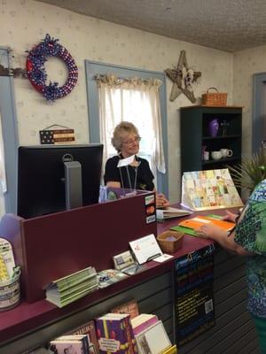 The owner and manager of this family-run business, Linda, is helpful in picking out your flowers and very pleasant.