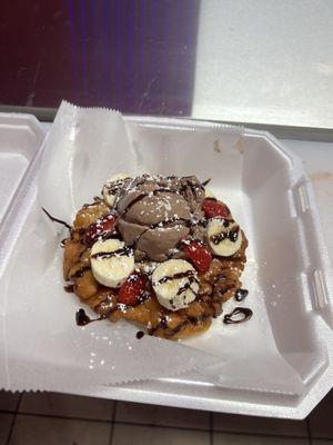 FUNNEL CAKE WITH ICE CREAM!