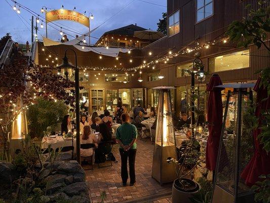 Indoor/outdoor dinning options at Wave Street Studios