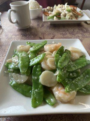 Shrimp with snow peas (flavorful and light - exactly what I was needing)