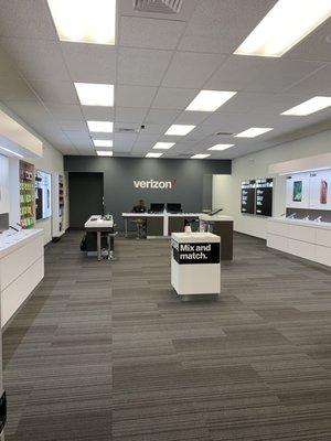 New Verizon location in Perrysburg, OHIO on Fremont Pike across from Walmart in the Kohl's out-lot!