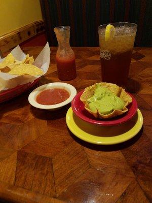 Chips, salsa n guacamole dip.. Disappointed its not fresh guac