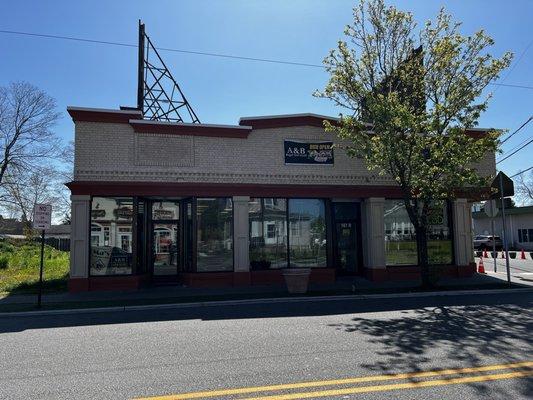 An unassuming storefront