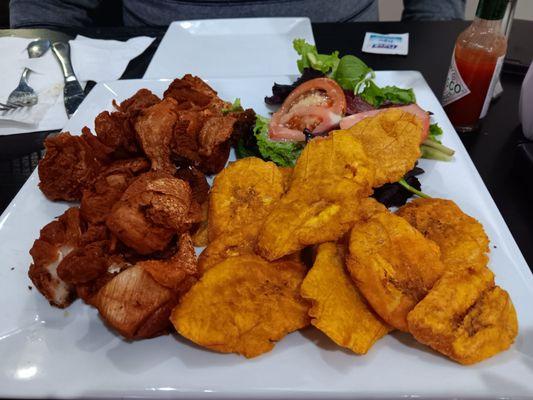 Chicken chicarron and tostones accompanied by salad