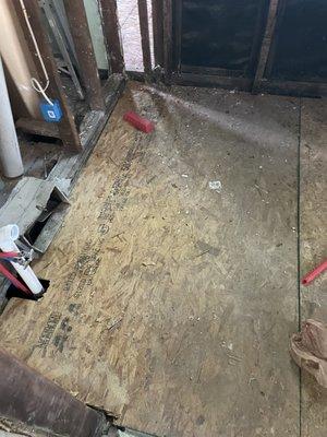 Floor not screwed in osb board on rotted joist