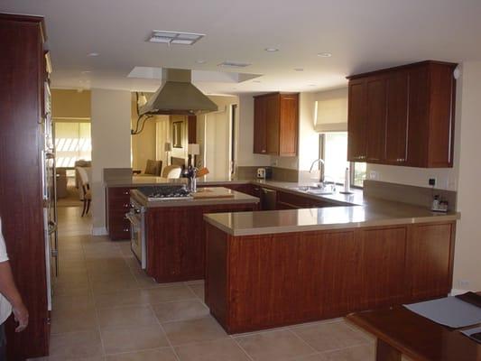 Big U-shaped kitchen with newly remodeled counters and cabinets by Monica Cabinets & Stone!