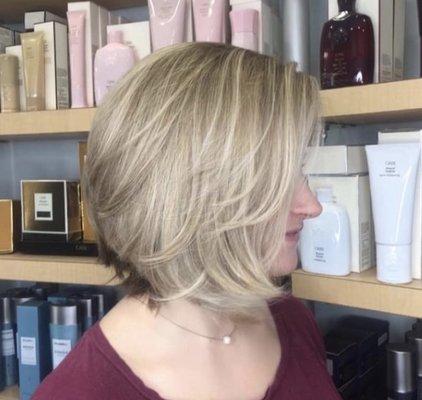 Highlight, A Line Bob with glaze, blonde